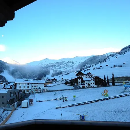 Garni Hubertus Hotel 3*