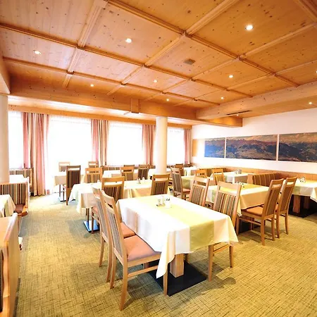 Hotel Garni Hubertus 3*